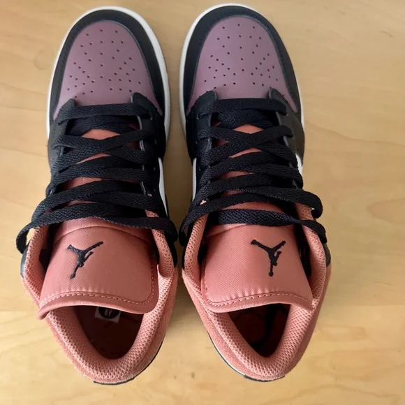 NEW - Nike Air Jordan 1 Low SE - Picture 3 of 6